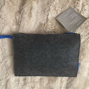 United Airlines Therabody Amenity Kit